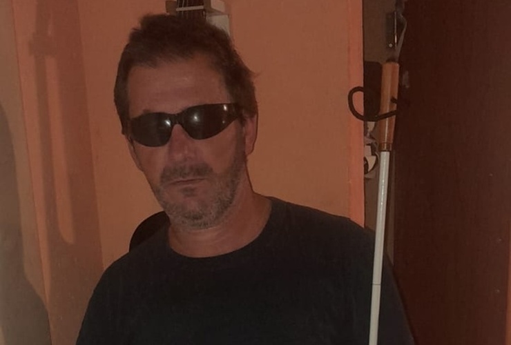 Imagen de Oscar Cassella agradeció a la comunidad por su nuevo bastón y criticó la actitud de Desarrollo Social