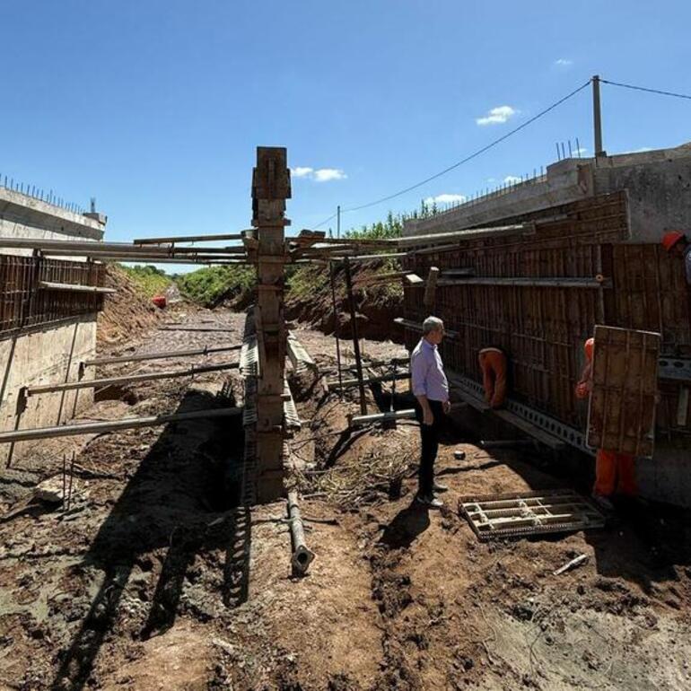 Segundo puente y alcantarillado en marcha.