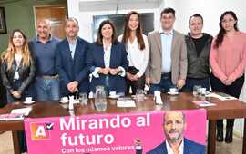 Imagen de Clara Garc&iacute;a: "Unidos tiene candidatos que representan una alternativa de futuro en cada localidad del Departamento San Lorenzo"
