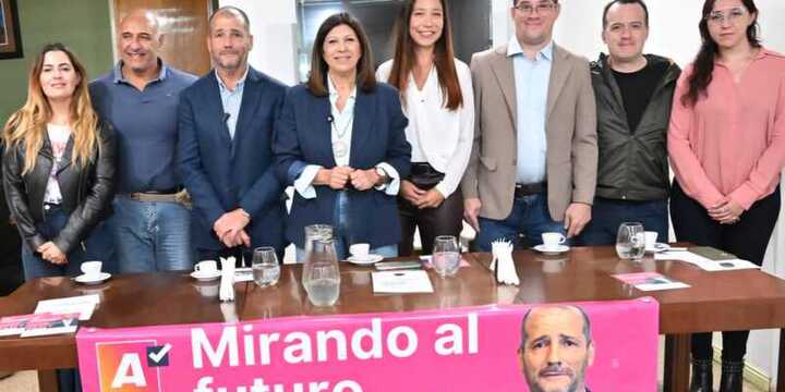 Imagen de Clara García: "Unidos tiene candidatos que representan una alternativa de futuro en cada localidad del Departamento San Lorenzo"