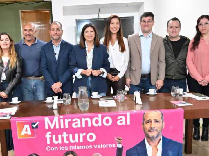 Imagen de Clara García: "Unidos tiene candidatos que representan una alternativa de futuro en cada localidad del Departamento San Lorenzo"