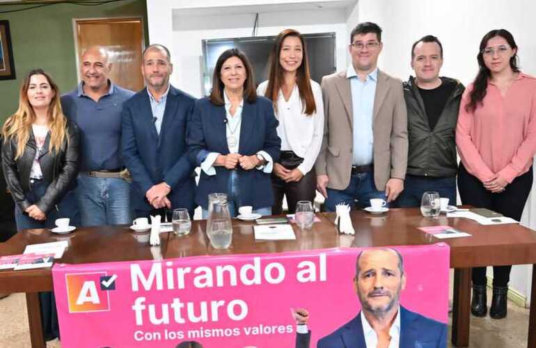 Imagen de Clara García: "Unidos tiene candidatos que representan una alternativa de futuro en cada localidad del Departamento San Lorenzo"