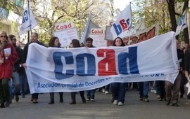 Imagen de Docentes universitarios parar&aacute;n 48 horas en reclamo por la p&eacute;rdida salarial y la falta de di&aacute;logo con el Gobierno