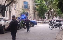 Una decena de efectivos policiales trabajaron en el lugar del hallazgo.