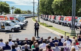 Imagen de Pullaro present&oacute; 174 ambulancias 0 Km: �Es la compra m&aacute;s importante y m&aacute;s grande que hizo el gobierno de la Provincia�