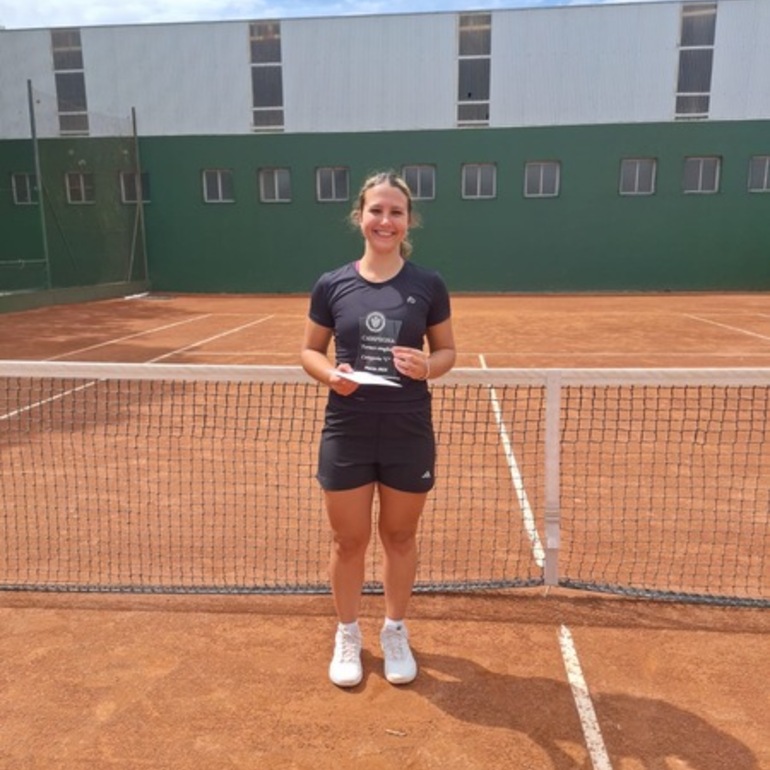 Imagen de Ludmila Ascierto, Campeona del Torneo de Tenis de Damas de Unión.