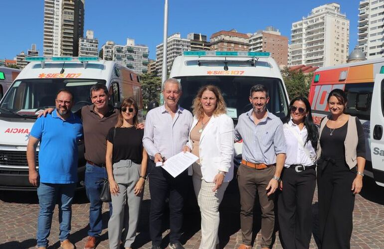 El acto de entrega se hizo en el Monumento a la Bandera.