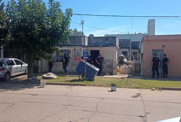 Imagen de Desalojaron a una familia en calle Colón al 100