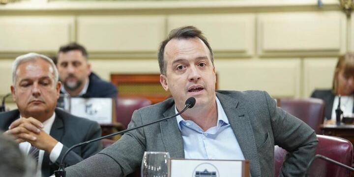 Imagen de Un paso clave para reactivar la refinería San Lorenzo