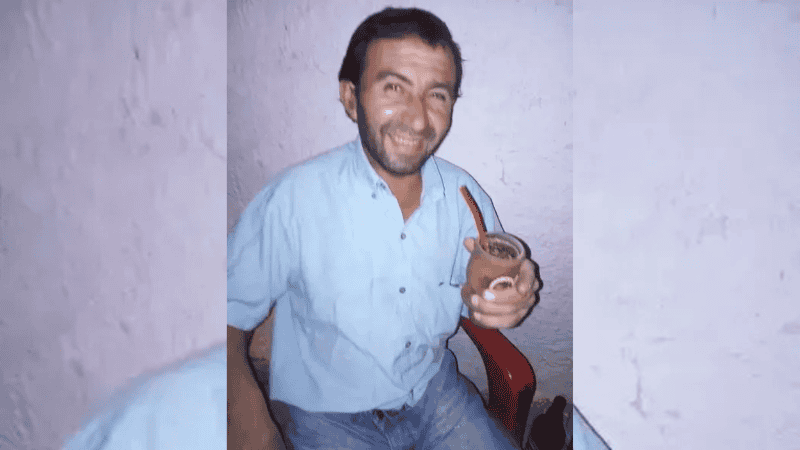 Al momento de la desaparici&oacute;n, vest&iacute;a remera roja, bombacha de gaucho color beige y alpargatas azules.