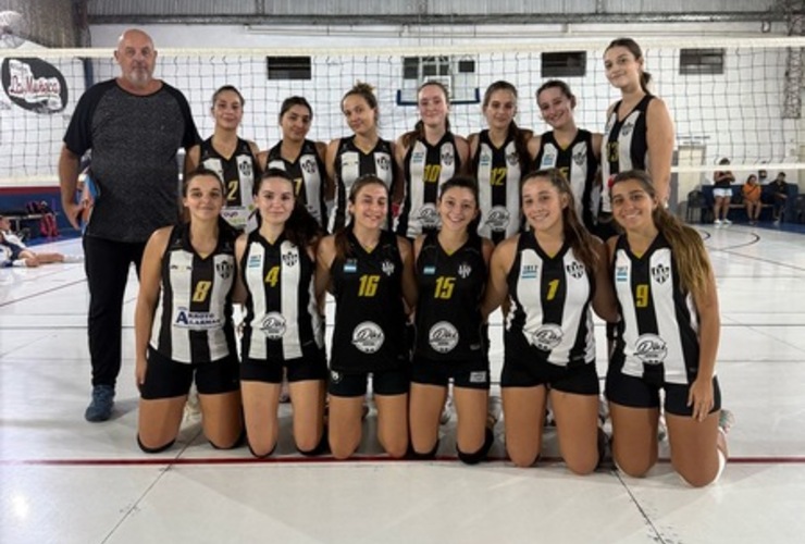 Imagen de Uni&oacute;n en Primera Divisi&oacute;n Femenina, sum&oacute; 2 triunfos y clasific&oacute; al Triangular de V&oacute;ley