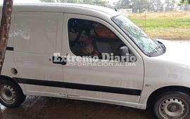 Imagen de Utilitario robado frente a un domicilio