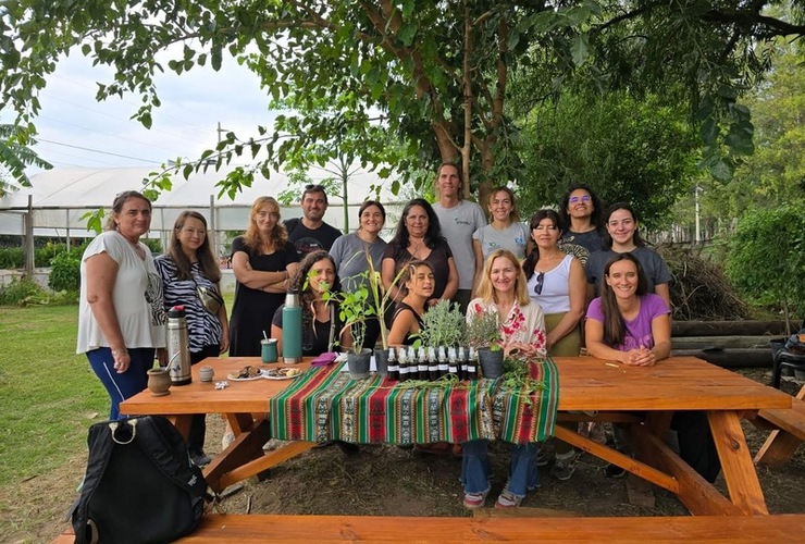 Imagen de Se realizó con éxito el Taller de Repelentes para insectos en el Vivero Comunal