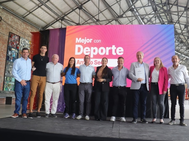 Imagen de Arroyo Seco firmó el convenio Mejor con Deporte con la Provincia de Santa Fe