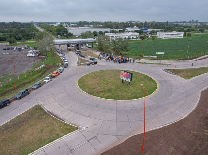 Imagen de Alvear dio un paso histórico: inauguraron la rotonda del Parque Industrial y firmaron el convenio para pavimentar Piedrabuena
