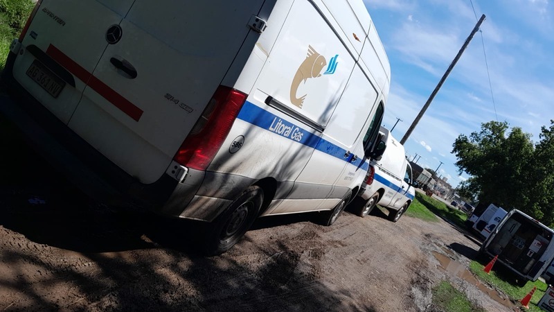 Imagen de Operarios de Litoral Gas, trabajan en la localidad para restablecer el servicio a los vecinos