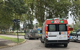 Imagen de Accidente de tr&aacute;nsito entre auto y moto en Mitre y Bv. Mansueto Maiorano