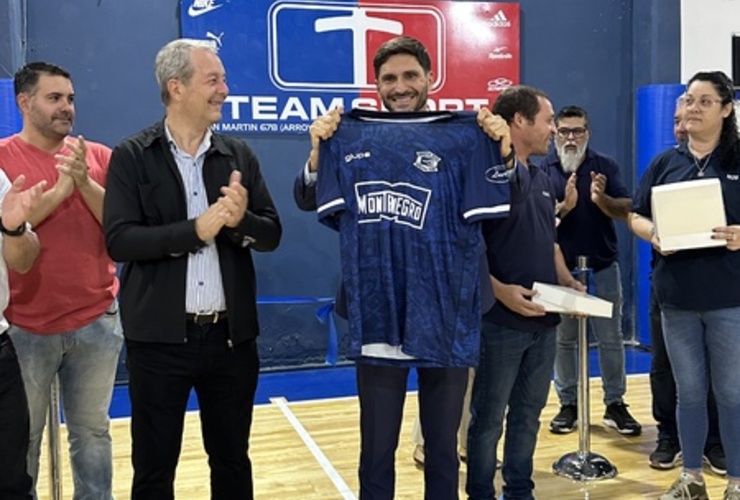 Imagen de El gobernador Pullaro, presente en la inauguración de la nueva cancha de A.S.A.C.