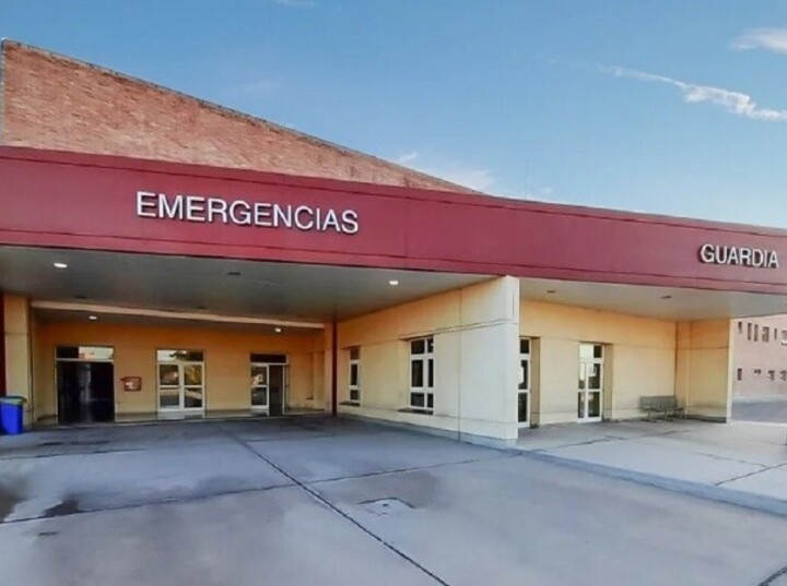 El hospital donde ingresó la mujer embarazada y en estado de intoxicación, y donde falleció la beba después.