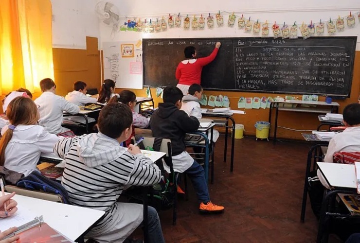 Imagen de Asistencia Perfecta: más de 55 mil docentes, directivos, secretarios y preceptores cobran el incentivo mensual de marzo