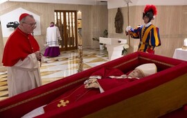 Este miércoles 23 de abril, el cuerpo será trasladado a la Basílica de San Pedro, donde se instalará la capilla ardiente para que los fieles puedan despedirse (Vatican Media)