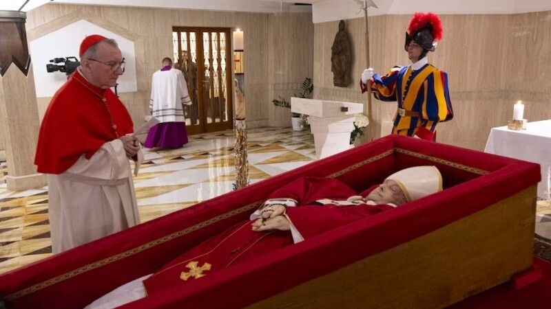 Este miércoles 23 de abril, el cuerpo será trasladado a la Basílica de San Pedro, donde se instalará la capilla ardiente para que los fieles puedan despedirse (Vatican Media)