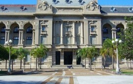 El Gobierno se reunirá con los estatales en la Casa Gris y luego con los docentes en el Ministerio de Trabajo.