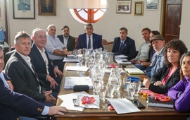 Imagen de Paritaria: Provincia y gremios acordaron pasar a un cuarto intermedio hasta el mi&eacute;rcoles 7 de mayo