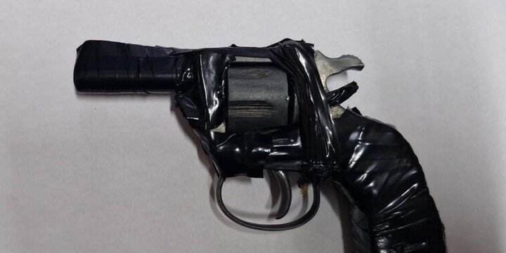 Imagen de Alumno de 15 años llevó un revolver en la mochila