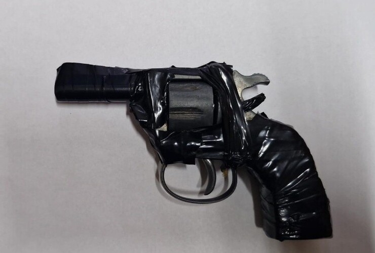 Imagen de Alumno de 15 años llevó un revolver en la mochila