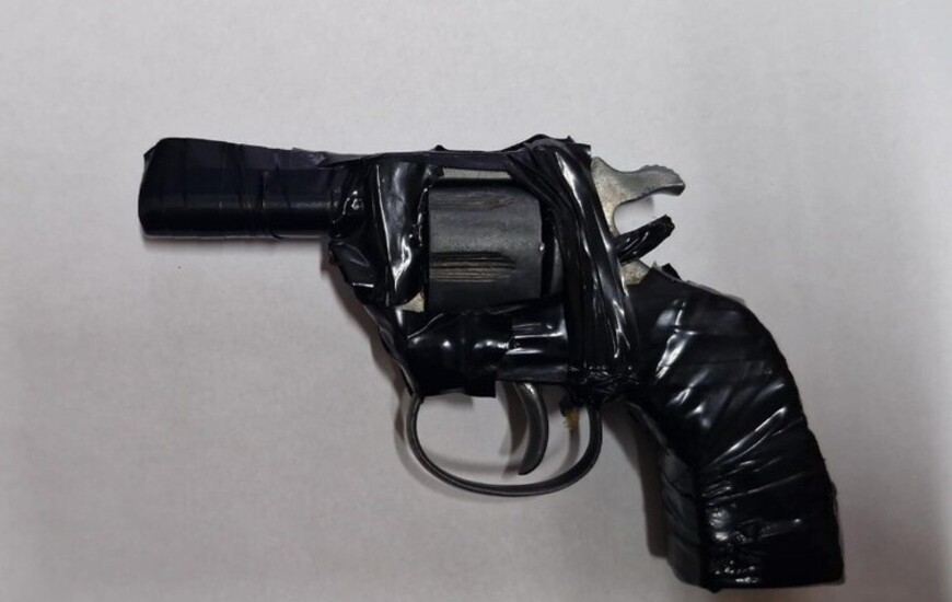 Imagen de Alumno de 15 a&ntilde;os llev&oacute; un revolver en la mochila
