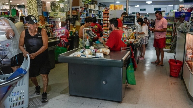El aumento de sueldo para los empleados de comercio será en tres tramos: abril, mayo y junio. (Alan Monzón/Rosario3)