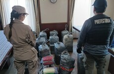 Las fuerzas federales preservaron el hallazgo en el barco de tripulación filipina. (PNA/ARCA)
