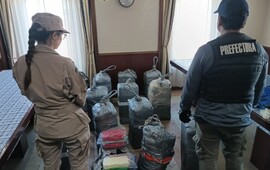 Las fuerzas federales preservaron el hallazgo en el barco de tripulación filipina. (PNA/ARCA)