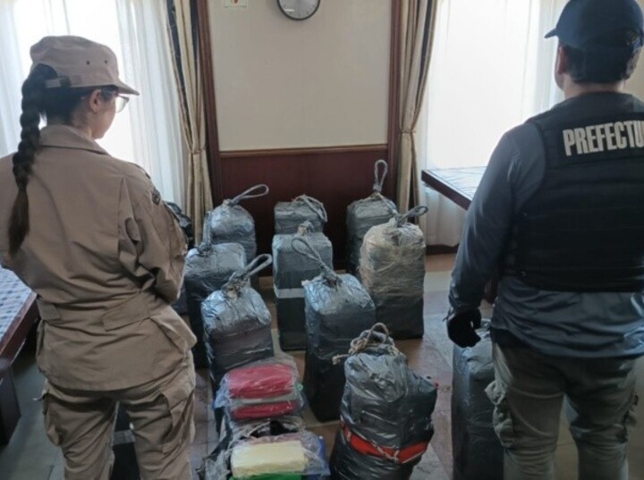 Las fuerzas federales preservaron el hallazgo en el barco de tripulación filipina. (PNA/ARCA)