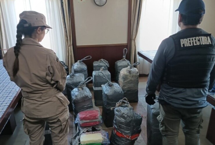 Las fuerzas federales preservaron el hallazgo en el barco de tripulación filipina. (PNA/ARCA)