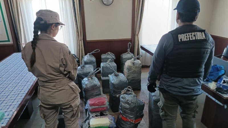 Las fuerzas federales preservaron el hallazgo en el barco de tripulación filipina. (PNA/ARCA)