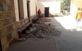 Algunos escombros producto del derrumbe en una iglesia riojana. (El Independiente La Rioja)