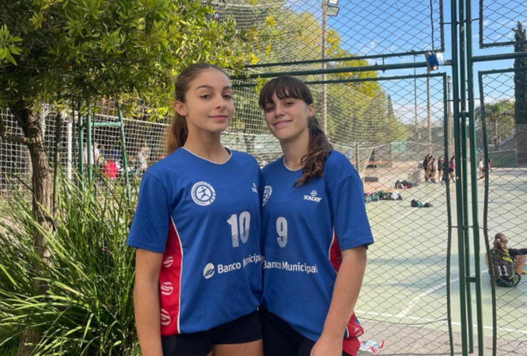 Imagen de V&oacute;ley: Gina Brandimarti y Clara Tisone de Uni&oacute;n, fueron seleccionadas para la Selecci&oacute;n Sub-14 Rosarina