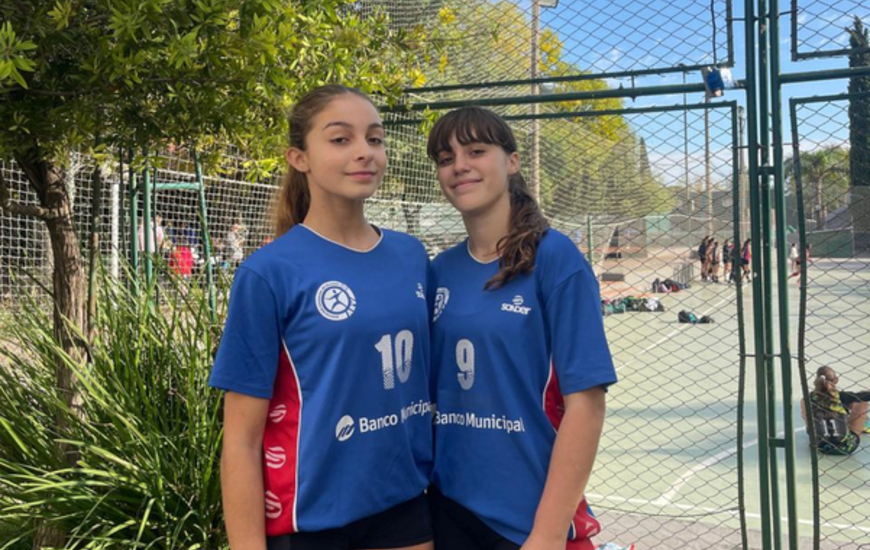 Imagen de Vóley: Gina Brandimarti y Clara Tisone de Unión, fueron seleccionadas para la Selección Sub-14 Rosarina