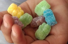 Imagen de Un nene de 5 años quedó hospitalizado tras ingerir una gomita con LSD de su padre