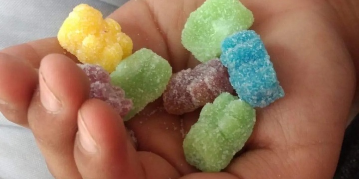 Imagen de Un nene de 5 años quedó hospitalizado tras ingerir una gomita con LSD de su padre