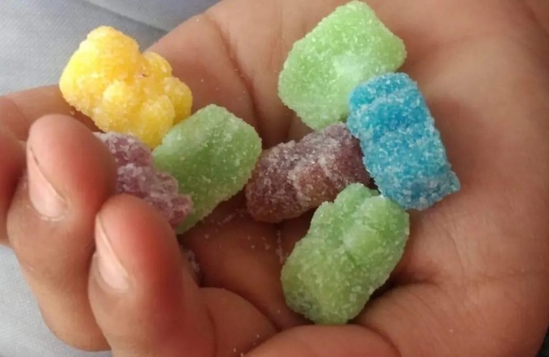 Imagen de Un nene de 5 años quedó hospitalizado tras ingerir una gomita con LSD de su padre