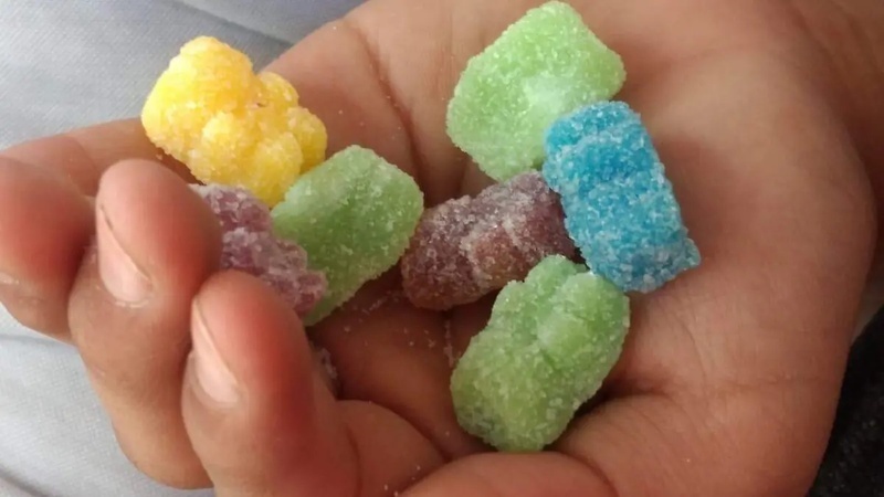 Imagen de Un nene de 5 años quedó hospitalizado tras ingerir una gomita con LSD de su padre