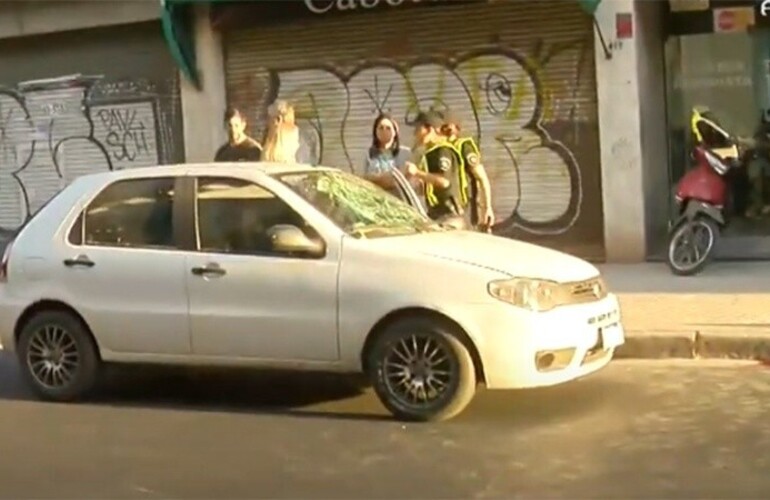 Imagen de Un peat&oacute;n muri&oacute; al ser atropellado por un auto en el microcentro de Rosario