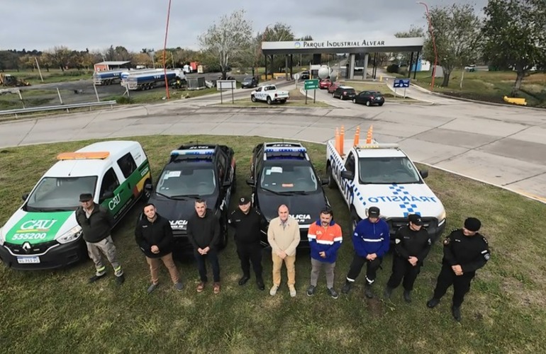 Imagen de Alvear y Pueblo Esther recibieron nuevos m&oacute;viles policiales para reforzar la seguridad regional