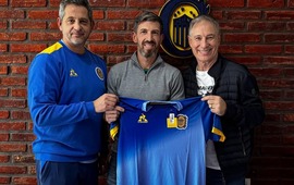 Ac&aacute; si va: El secretario que no va a actividades de su &aacute;rea, s&iacute; fue a sacarse fotos con jugadores y el DT "Canalla".