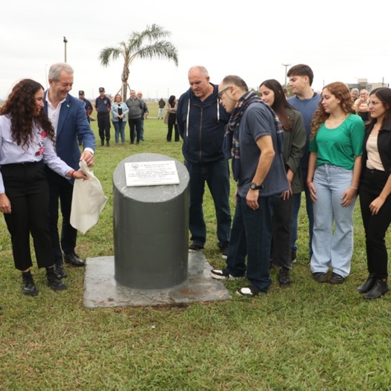 La municipalidad realizó un acto oficial homenajeando al primer intendente electo tras la vuelta de la democracia.