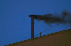 Imagen de Hubo fumata negra en el primer día del Cónclave y el debate para elegir al sucesor de Francisco seguirá el jueves