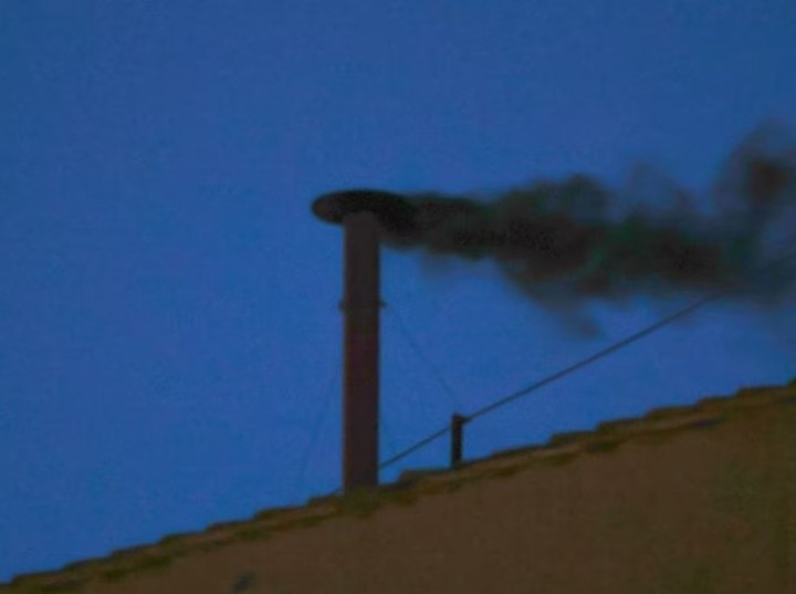 Imagen de Hubo fumata negra en el primer día del Cónclave y el debate para elegir al sucesor de Francisco seguirá el jueves